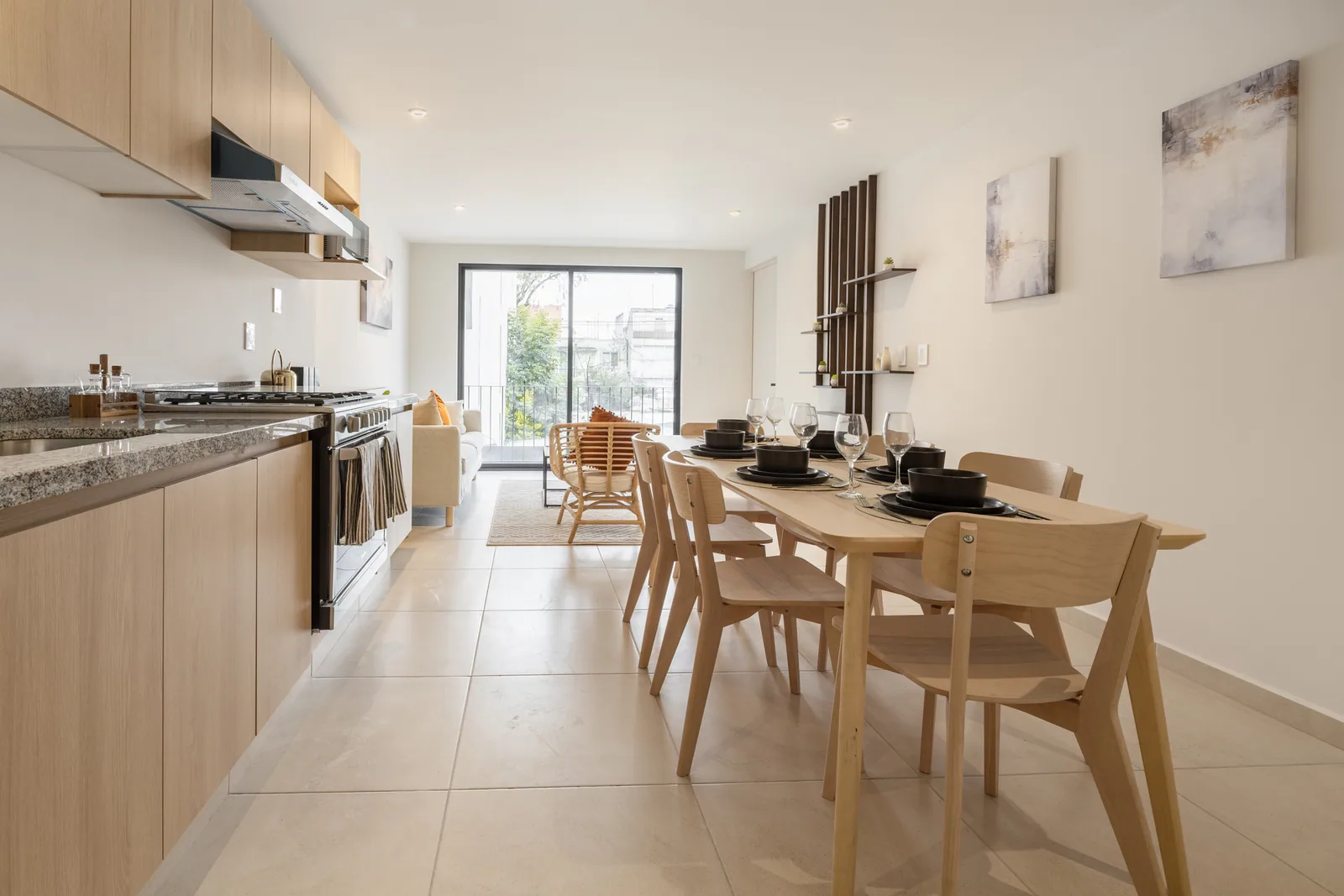 Cocina y comedor del departamento muestra.